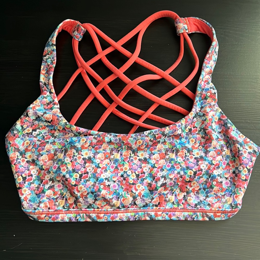 Lululemon sports bra